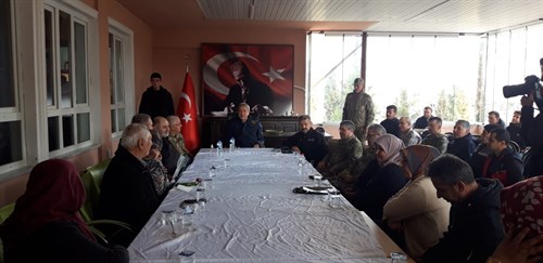 Vali Dr. Turan Ergün, Milli Savunma Bakanımız Sayın Hulusi Akar ile birlikte Kırıkhan ilçemizde vatandaşlarımızla bir araya geldi