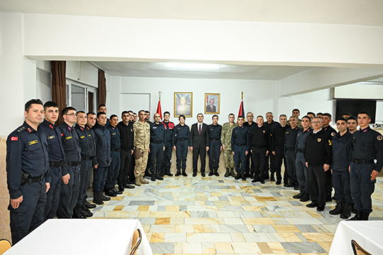 Vali Dr. Naci Aktaş, İftarını Mehmetçikle Birlikte Yaptı 